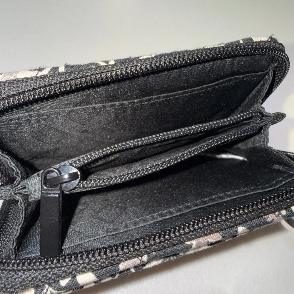 Vera Bradley Quilted Floral Zip ID Case Wallet Keychain Black White OS